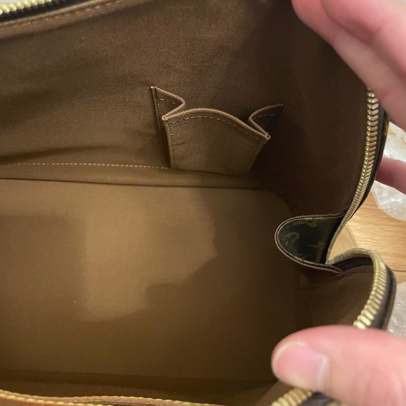 Louis Vuitton Alma monogram bag - Picture 8 of 11